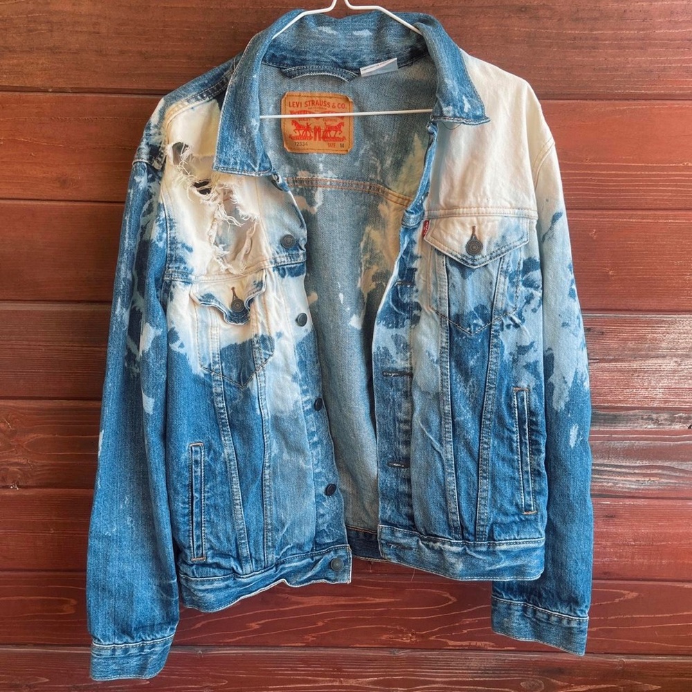 Size M distressed denim Levi jacket with sea lion cyanotype detail